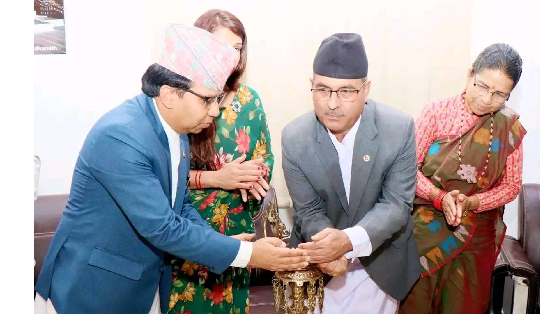 नेपाली राजदूतावास कतारले एक भव्य कार्यक्रमबीच मनायो संविधान दिवस